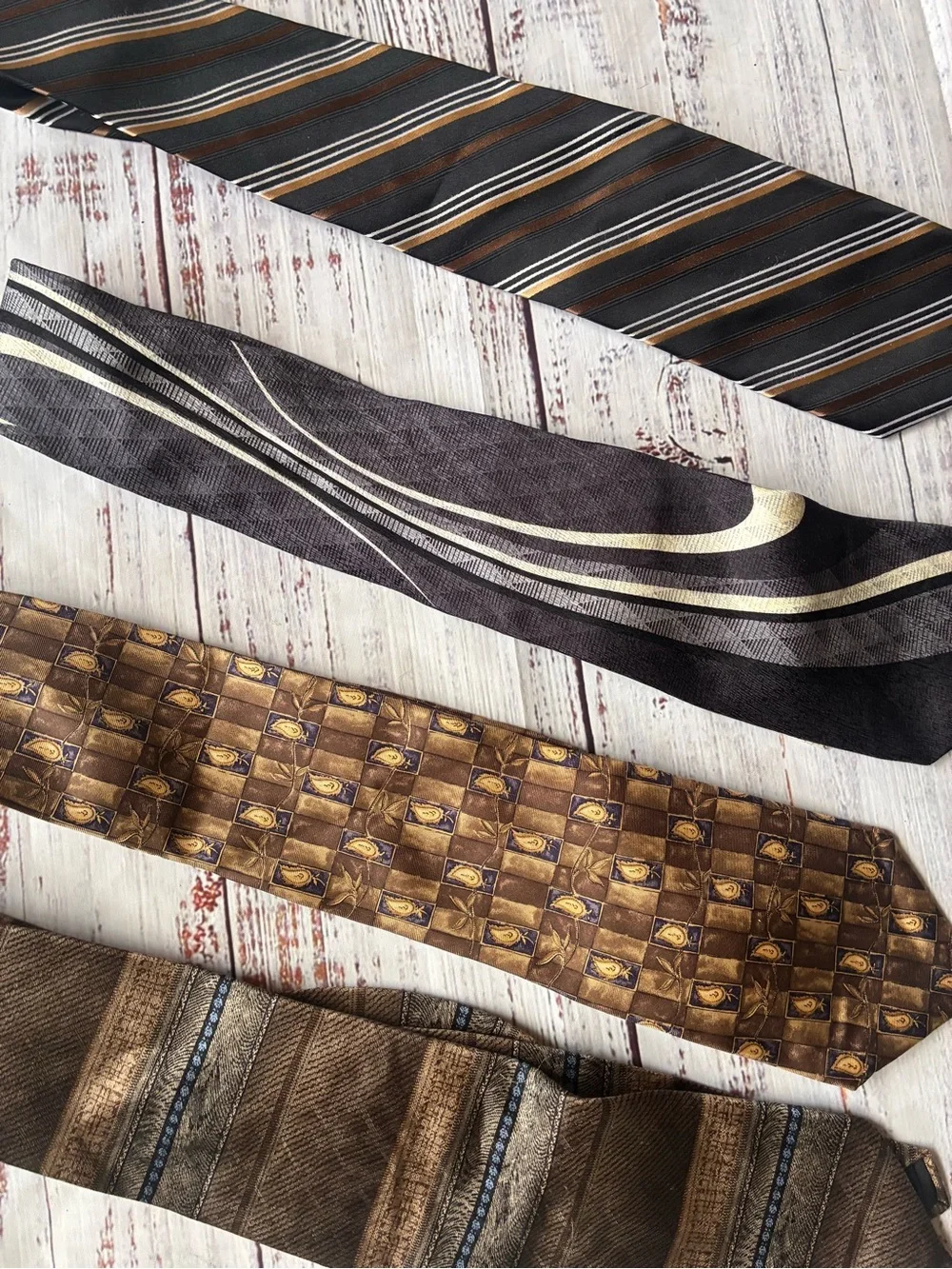 Classic Men's Black and Gold Patterned Tie Bundle